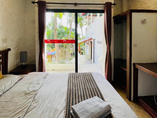 Sojourn 7 bedroom #villa #Full Moon#haadrin : photo 10 de la chambre chambre quadruple Économique avec salle de bains commune