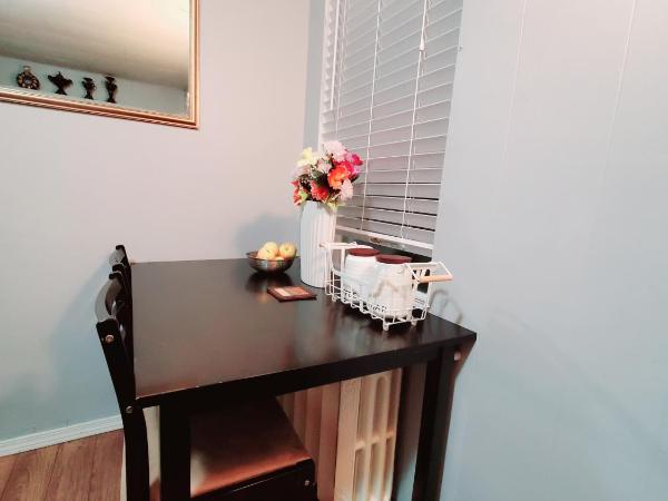 Merj's Guest House in Wolesly : photo 10 de la chambre chambre lit queen-size deluxe