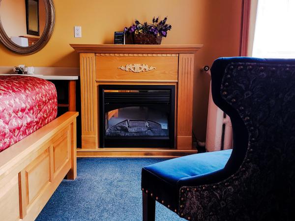 James Bay Inn Hotel, Suites & Cottage : photo 3 de la chambre chambre avec 2 grands lits queen-size