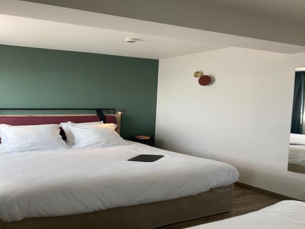 Campanile Perpignan Aéroport : photo 4 de la chambre chambre avec 1 lit double et 1 canapé-lit double