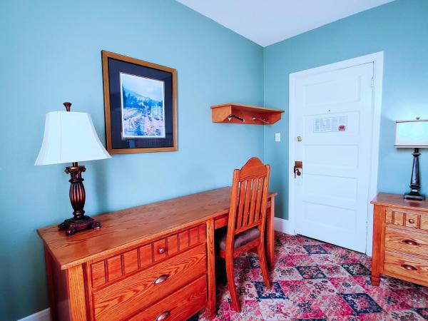 James Bay Inn Hotel, Suites & Cottage : photo 3 de la chambre chambre lit king-size classique