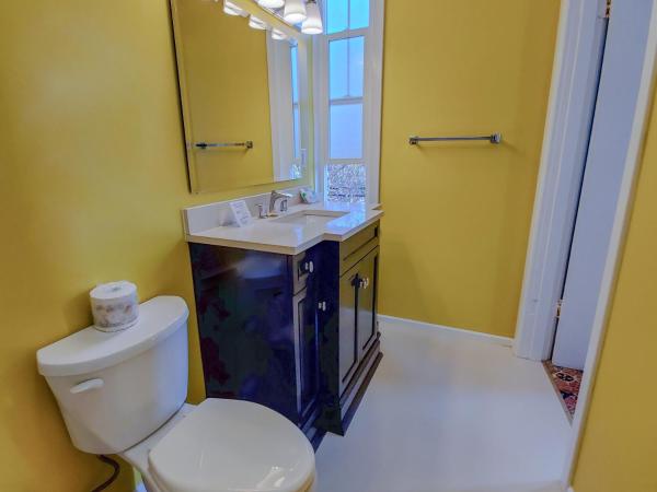 James Bay Inn Hotel, Suites & Cottage : photo 6 de la chambre chambre lit king-size classique