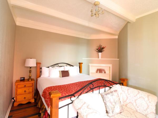 James Bay Inn Hotel, Suites & Cottage : photo 1 de la chambre suite - vue sur jardin