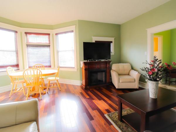 James Bay Inn Hotel, Suites & Cottage : photo 3 de la chambre suite - vue sur jardin