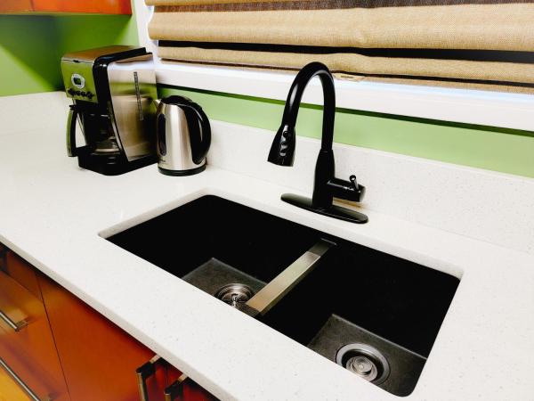 James Bay Inn Hotel, Suites & Cottage : photo 8 de la chambre maison 2 chambres