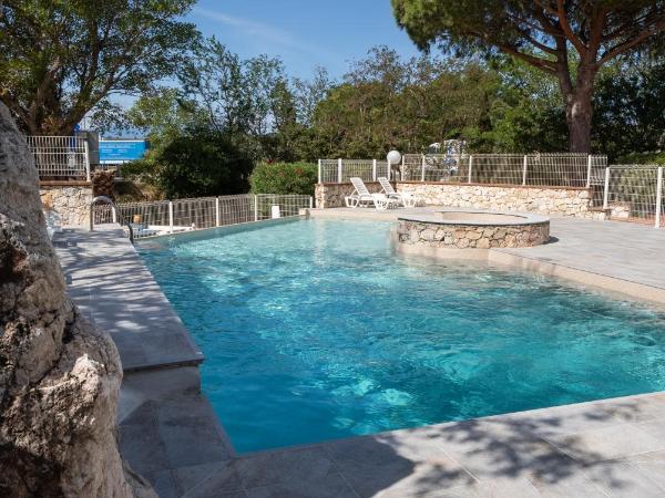 Campanile Perpignan Nord - Aéroport : photo 5 de la chambre chambre double avec 2 lits doubles