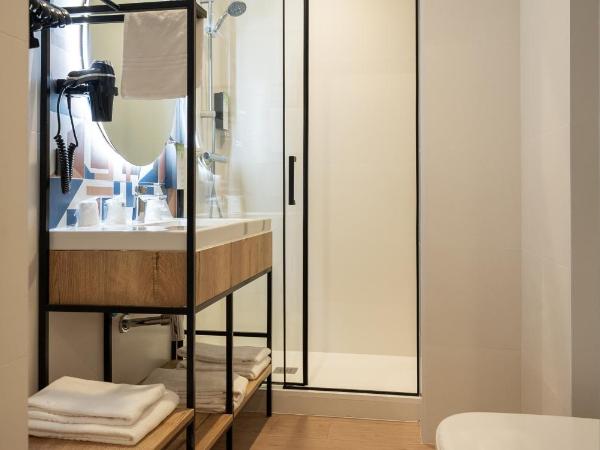 Campanile Perpignan Nord - Aéroport : photo 6 de la chambre chambre double supérieure