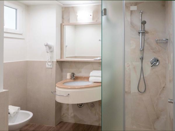 Hotel Harmony : photo 4 de la chambre chambre double deluxe