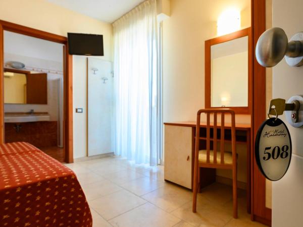 Hotel Harmony : photo 4 de la chambre chambre double ou lits jumeaux standard - vue sur mer