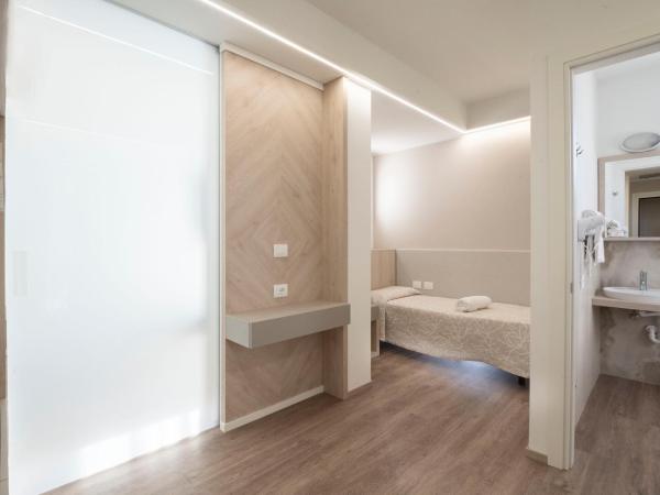 Hotel Harmony : photo 6 de la chambre chambre triple deluxe