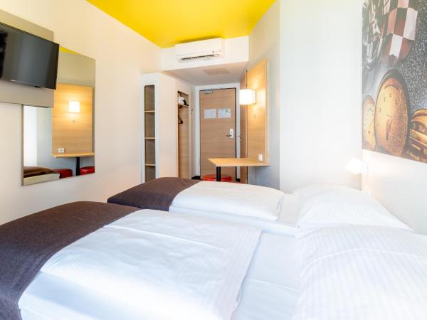 B&B Hotel Stuttgart-Zuffenhausen : photo 4 de la chambre chambre lits jumeaux