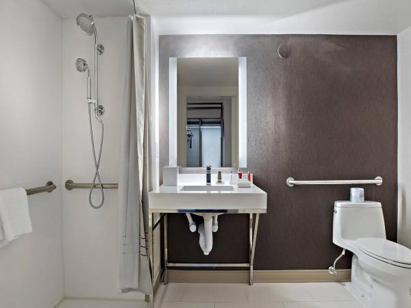 Marriott Orlando Downtown : photo 5 de la chambre chambre lit king-size avec canapé-lit