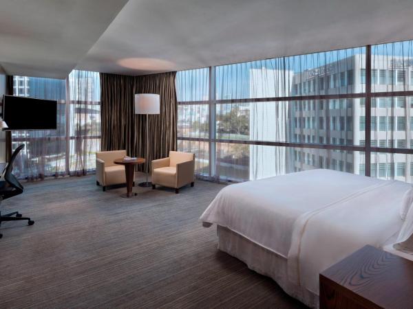 The Westin Santa Fe, Mexico City : photo 1 de la chambre chambre d'angle club avec 1 lit king-size - accès au salon club - plus spacieuse