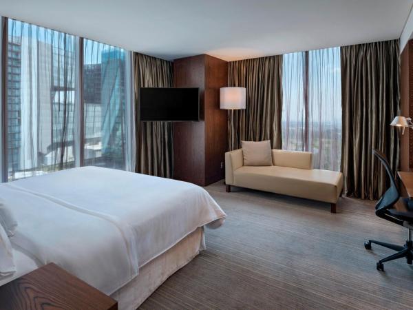 The Westin Santa Fe, Mexico City : photo 2 de la chambre chambre d'angle club avec 1 lit king-size - accès au salon club - plus spacieuse