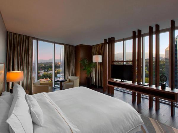 The Westin Santa Fe, Mexico City : photo 4 de la chambre suite présidentielle avec accès au salon club - vue sur vallée