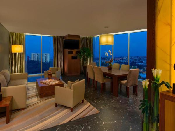 The Westin Santa Fe, Mexico City : photo 5 de la chambre suite présidentielle avec accès au salon club - vue sur vallée