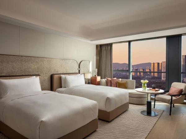 InterContinental Wuxi Taihu New City : photo 3 de la chambre chambre lits jumeaux classique