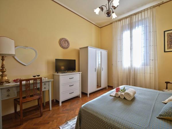 Villa Socini : photo 6 de la chambre chambre double avec salle de bains commune