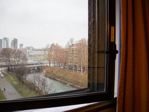 Pacific Hotel Fortino : photo 8 de la chambre petite chambre double avec lit d'appoint