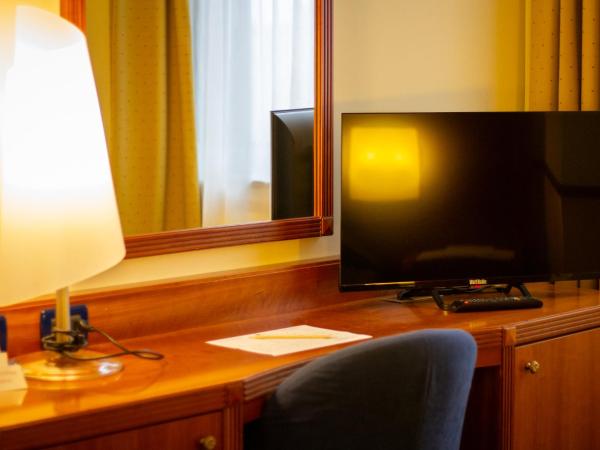 Pacific Hotel Fortino : photo 4 de la chambre petite chambre double avec lit d'appoint