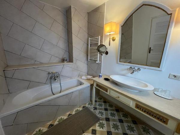 Dar Yessine Boutique Hôtel : photo 10 de la chambre chambre double deluxe avec baignoire