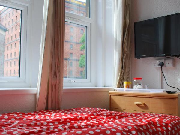 Clift Guest House : photo 1 de la chambre chambre simple avec salle de bains commune