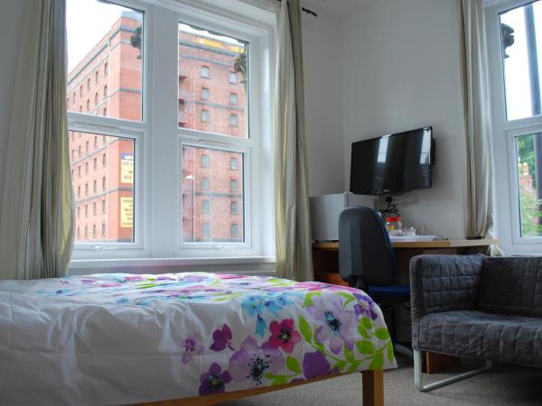 Clift Guest House : photo 1 de la chambre chambre double avec salle de bains commune