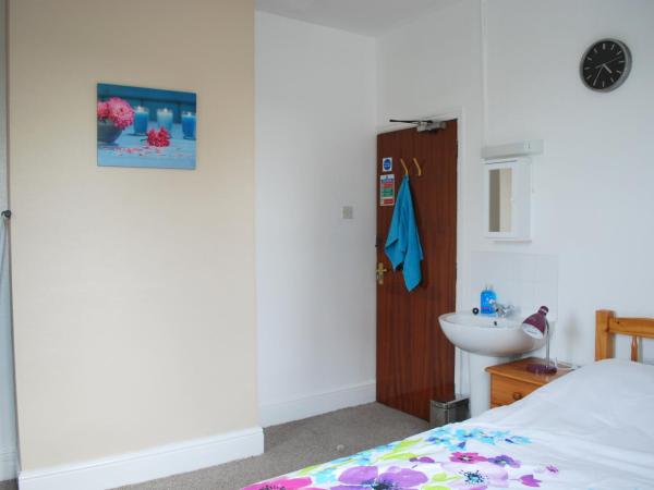 Clift Guest House : photo 2 de la chambre chambre double avec salle de bains commune