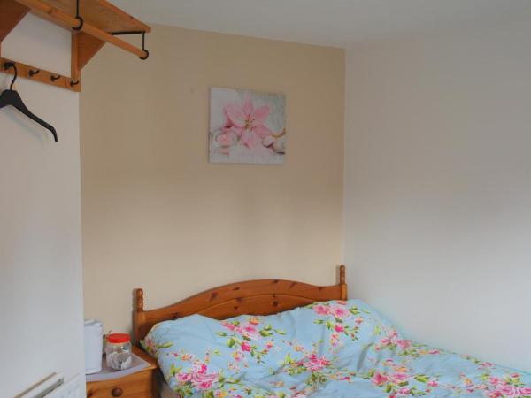 Clift Guest House : photo 5 de la chambre chambre double avec salle de bains privative