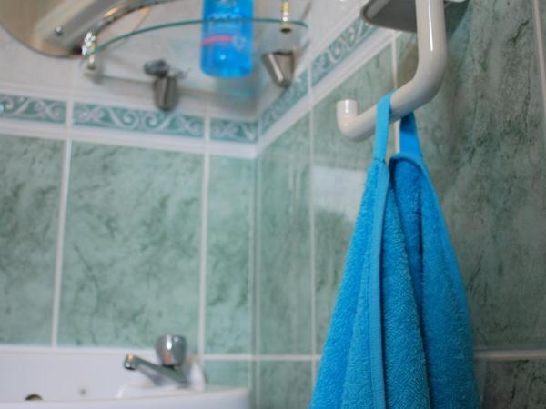 Clift Guest House : photo 10 de la chambre chambre double avec salle de bains privative