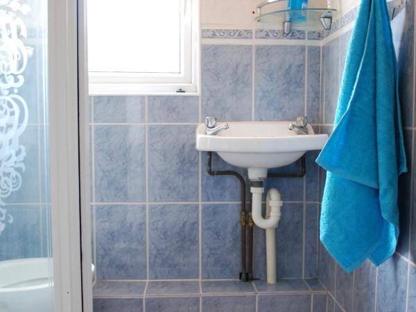 Clift Guest House : photo 9 de la chambre chambre double avec salle de bains privative