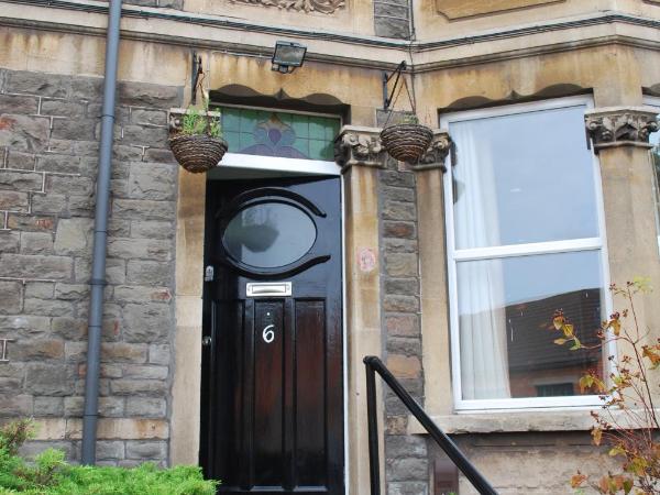 Clift Guest House : photo 9 de la chambre grande chambre triple avec salle de bains commune