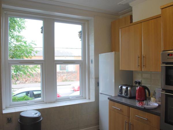 Clift Guest House : photo 9 de la chambre chambre double avec salle de bains commune