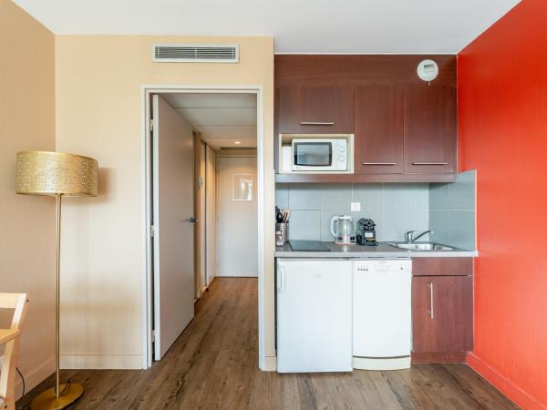 Bord de mer! Studio Terrasse ,Prado Plage : photo 10 de la chambre studio avec terrasse