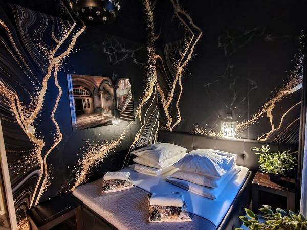 Apartament z jacuzzi Kraków Rynek : photo 3 de la chambre suite lit king-size avec baignoire spa