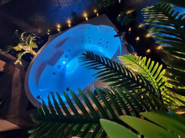 Apartament z jacuzzi Kraków Rynek : photo 7 de la chambre suite lit king-size avec baignoire spa