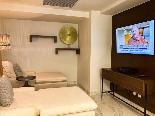 Wyndham Grand Cancun All Inclusive Resort & Villas : photo 10 de la chambre presidential suite with ocean view - non-smoking