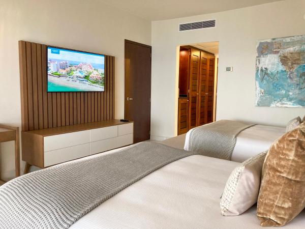 Wyndham Grand Cancun All Inclusive Resort & Villas : photo 9 de la chambre presidential suite with ocean view - non-smoking