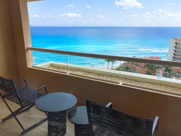 Wyndham Grand Cancun All Inclusive Resort & Villas : photo 6 de la chambre presidential suite with ocean view - non-smoking