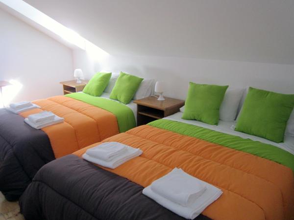 Alojamento Local Duarte's : photo 7 de la chambre chambre quadruple avec salle de bains privative