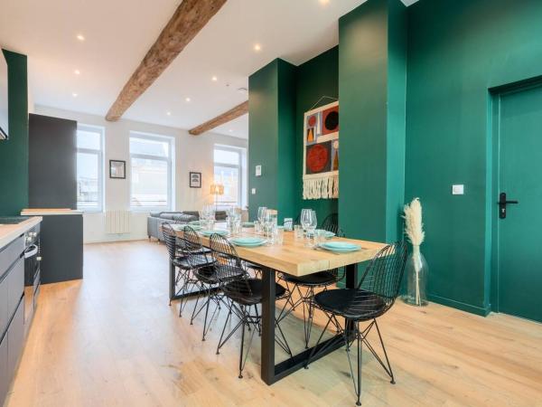 Spacious house 11 bedrooms 8 bathrooms 22 people. : photo 6 de la chambre maison de vacances