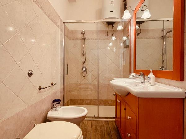 Sweet Rooms Cagliari : photo 4 de la chambre chambre double ou lits jumeaux avec salle de bains privative
