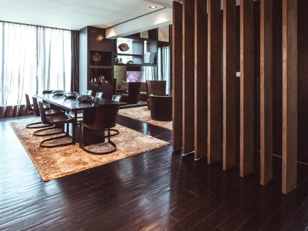 The Canvas Dubai - MGallery Hotel Collection : photo 2 de la chambre suite lit king-size en duplex avec accès au salon - Étage supérieur