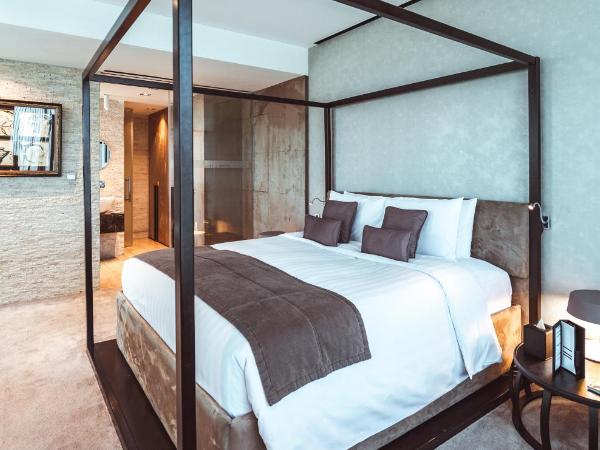 The Canvas Dubai - MGallery Hotel Collection : photo 4 de la chambre suite lit king-size en duplex avec accès au salon - Étage supérieur