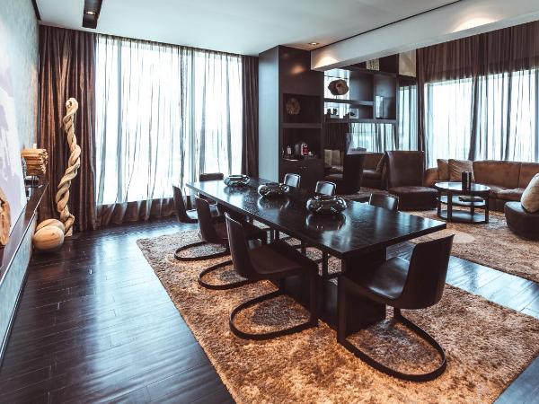 The Canvas Dubai - MGallery Hotel Collection : photo 8 de la chambre suite lit king-size en duplex avec accès au salon - Étage supérieur