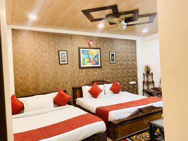 Hotel Meenakshi Udaipur - Family Preffered Hotel : photo 2 de la chambre chambre familiale supérieure