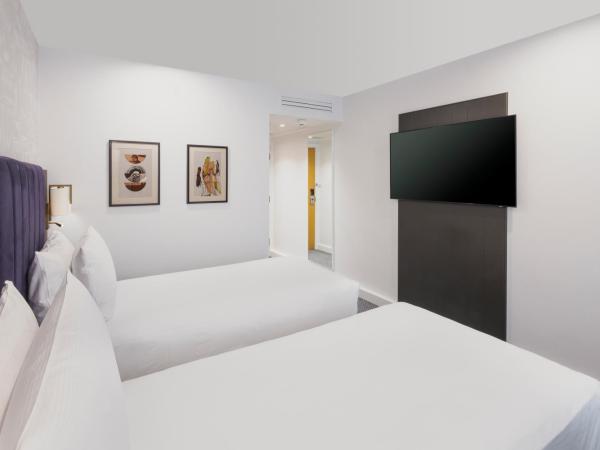 DoubleTree by Hilton Manchester Piccadilly : photo 9 de la chambre chambre avec 2 grands lits queen-size 