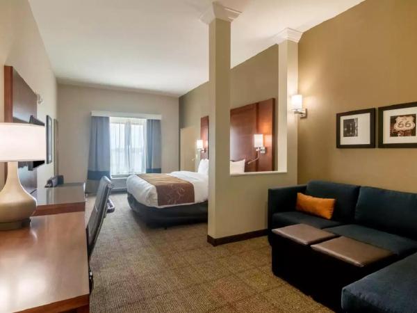 Comfort Suites Meridian and I-40 : photo 5 de la chambre suite lit king-size