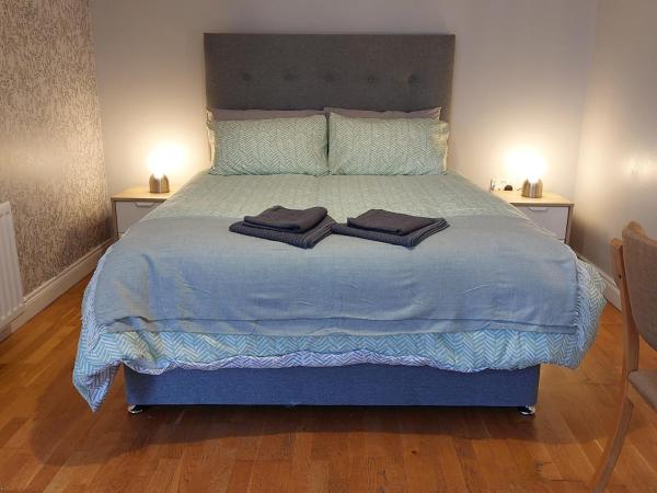 Lawnbrook Town House : photo 2 de la chambre chambre lit king-size