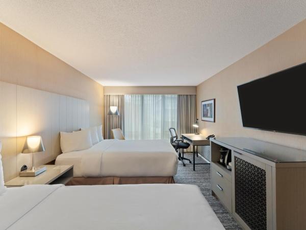 Executive Hotel Vancouver Airport : photo 1 de la chambre plaza room two double beds
